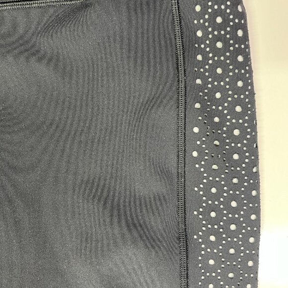 Lululemon Size 6 Colour Me Quick 7/8 Tight Black White Laser Cut - Picture 5 of 13